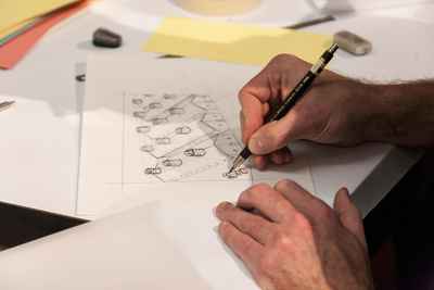 emil sommerfeldt drawing an illustration of animal farming at live drawing event at Martin-Gropius-Bau, Berlin.